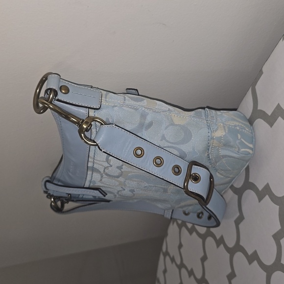 Light Blue Signature Coach purse. - Picture 3 of 8